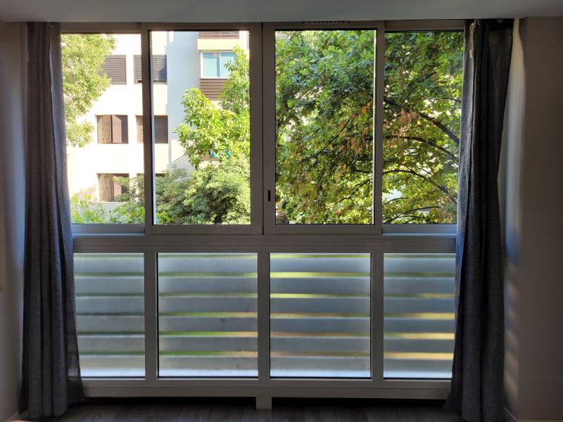 Fermeture de balcon sur mesure avec fenêtre aluminim