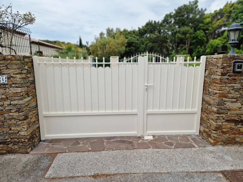 portail pont avent en aluminium sur mesure VAR