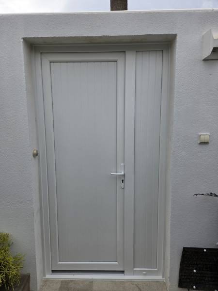 Porte pvc sur mesure avec panneau isolant à bormes les mimosas dans le var