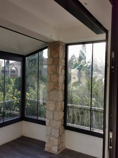 Création véranda sur mesure en aluminium à la garde dans le VAR