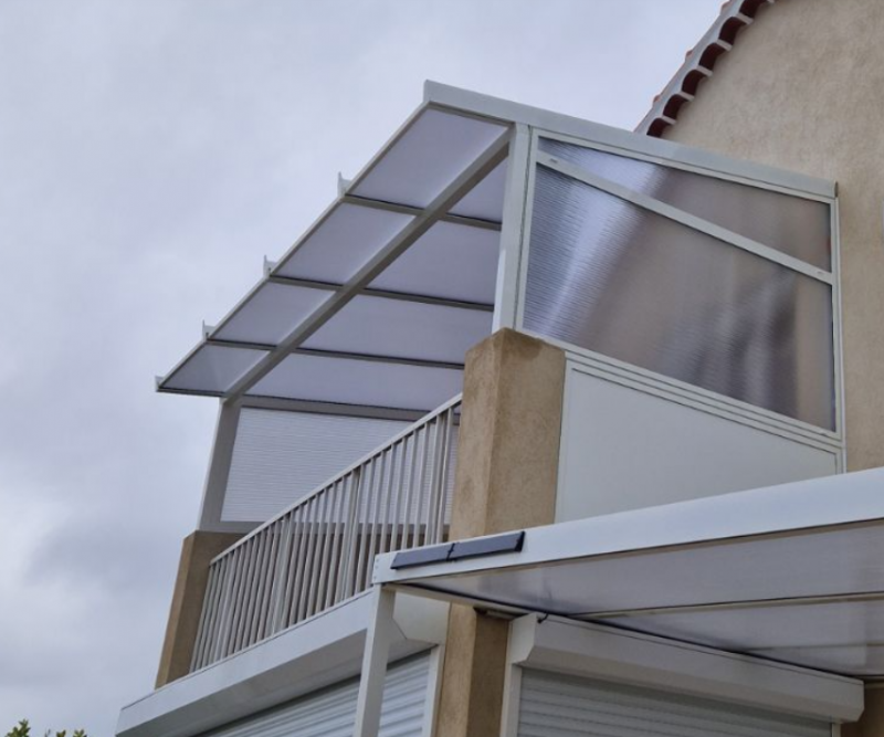 création avancée balcon en aluminium sur mesure à la garde