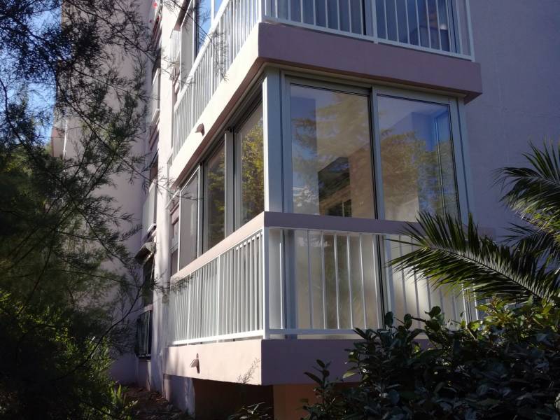 Fermeture de balcon loggia en aluminium à Toulon