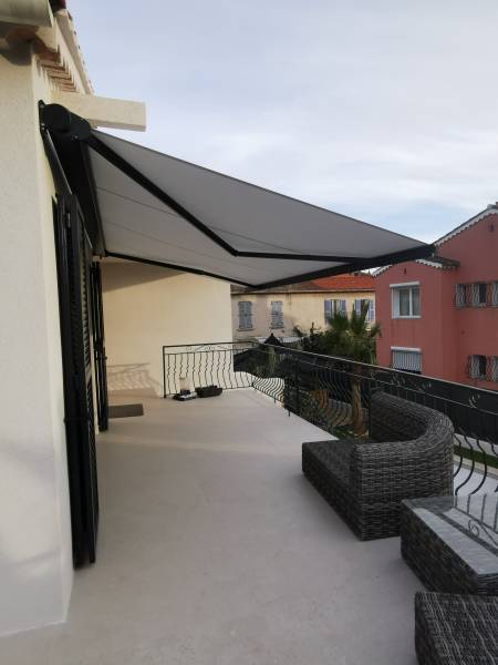 Installation store banne éclairage LED à HYERES