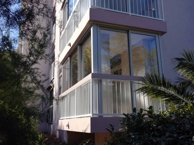 Fermeture de loggia à la crau dans le var