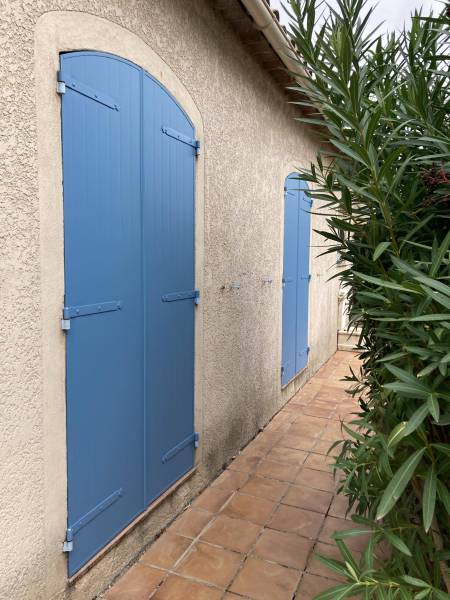 Volet battant aluminium sur mesure isolants et cintrés à la garde dans le var